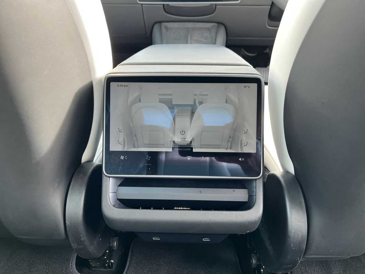 TESLA Model 3 Photo 30