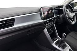 Volkswagen T-Roc Photo 2