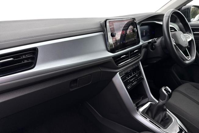 Volkswagen T-Roc Photo 2