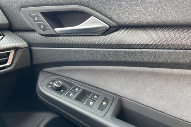 VOLKSWAGEN Golf Photo 30