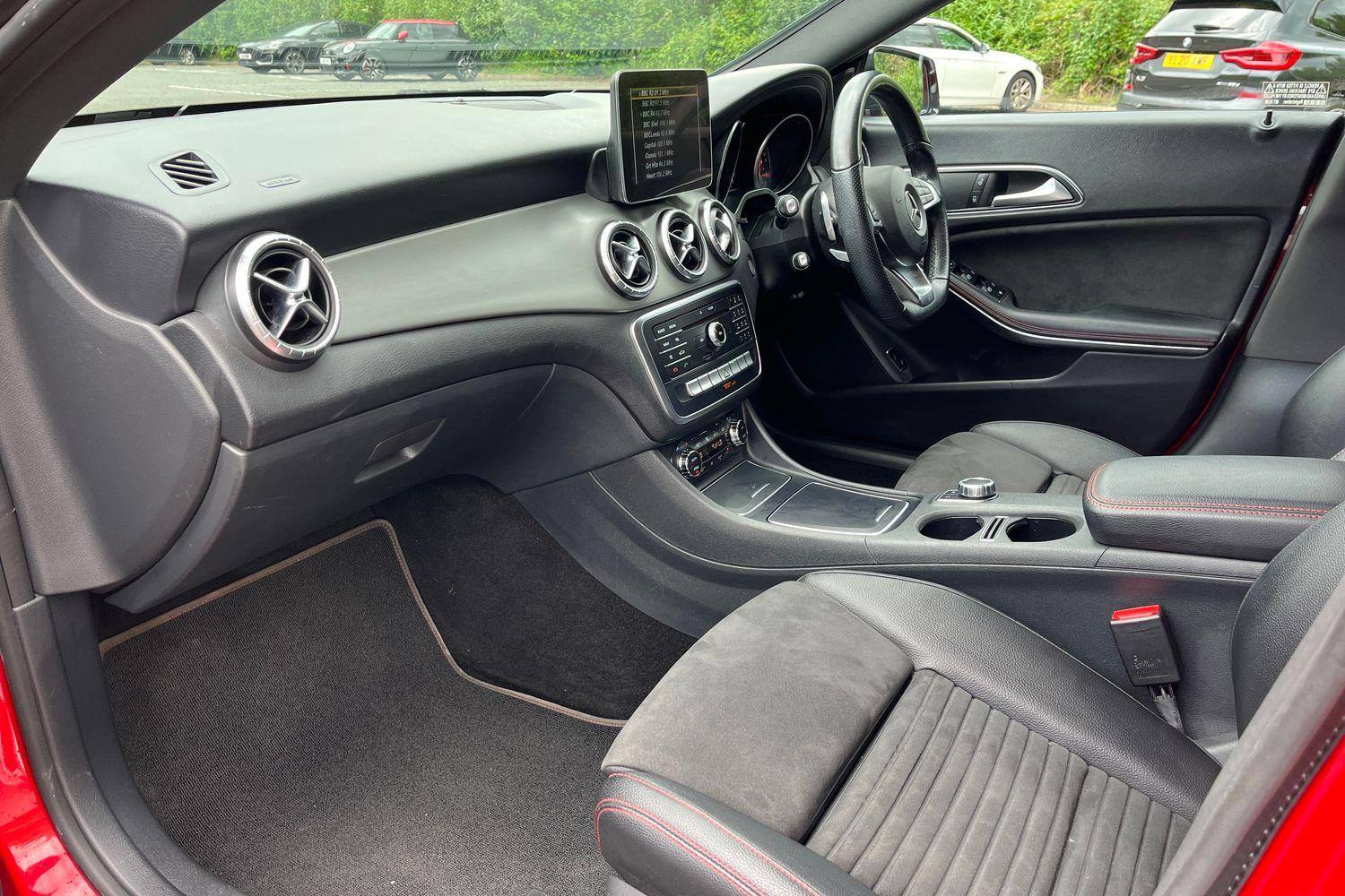 Mercedes-Benz CLA Photo 17
