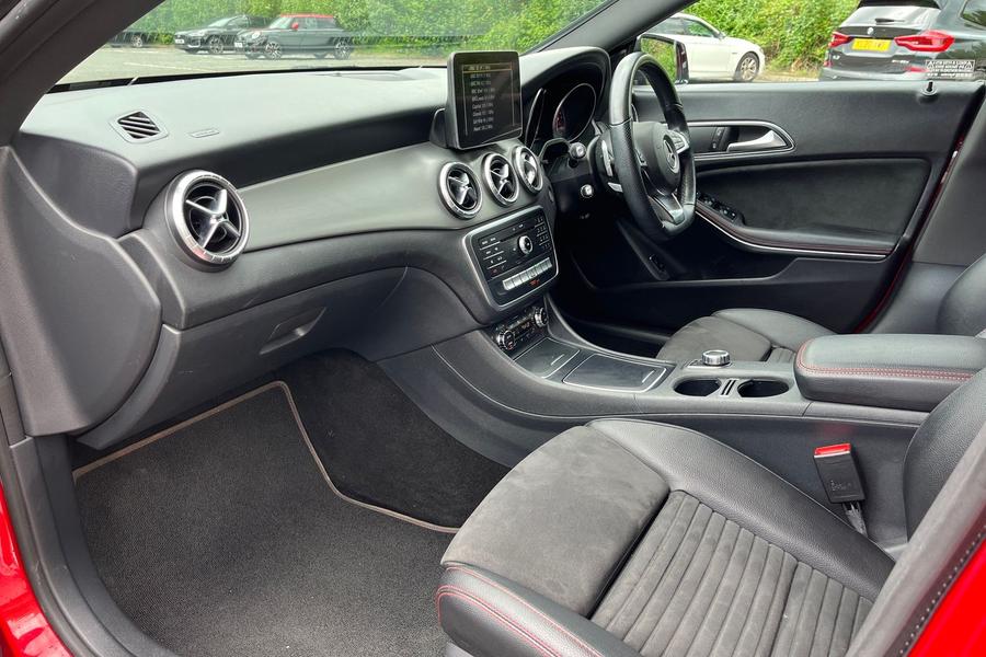 Mercedes-Benz CLA Photo autoimg-de2314c8baf5211ad25e1d89d64f88871f1f3ed7.jpg