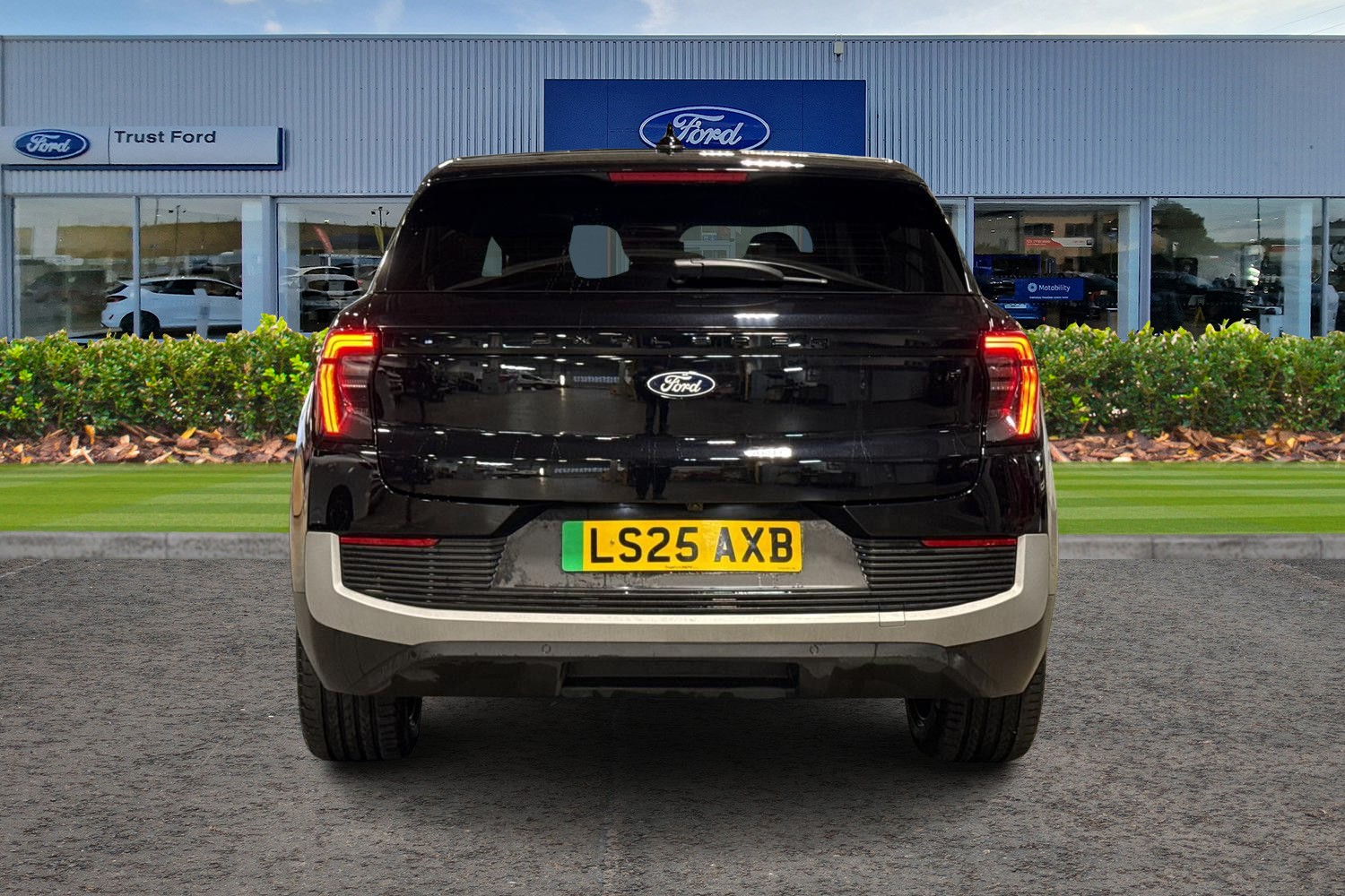 Ford Explorer Photo 6