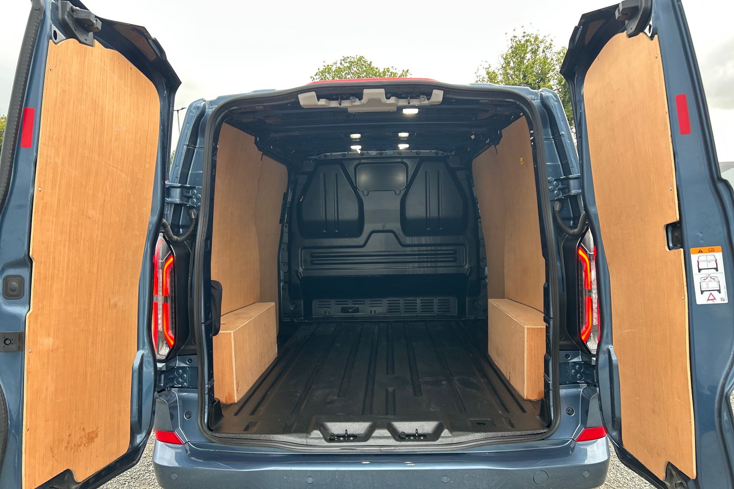 Ford E-TRANSIT CUSTOM Photo 6