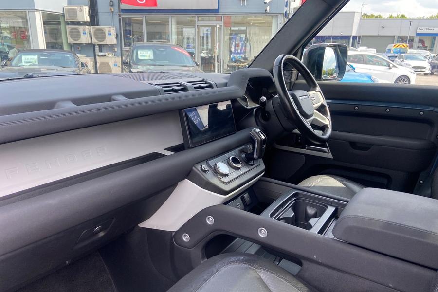 Land Rover DEFENDER Photo autoimg-de2abe7ce67964c1cc90020d8f509083e821b777.jpg