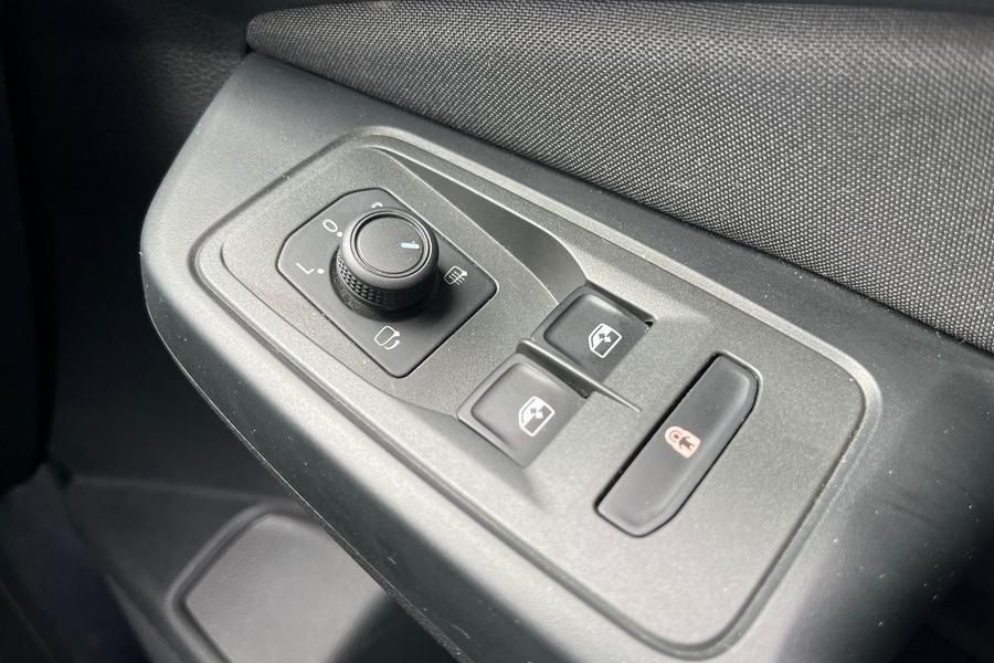 Ford TOURNEO CONNECT Photo autoimg-de2bbb20c5804cf665835e98db74400c3942c04f.jpg