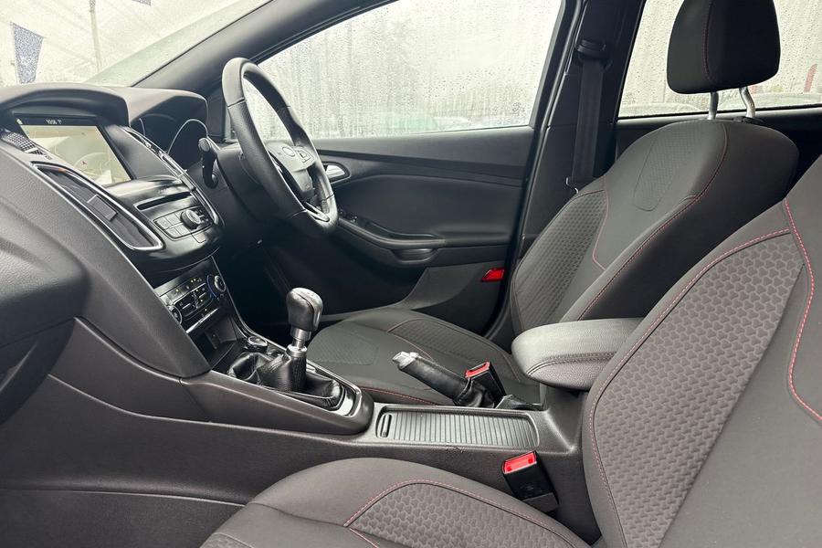 Ford Focus Photo autoimg-de2c13940136f7cae7def4ed8b12178a7b844379.jpg