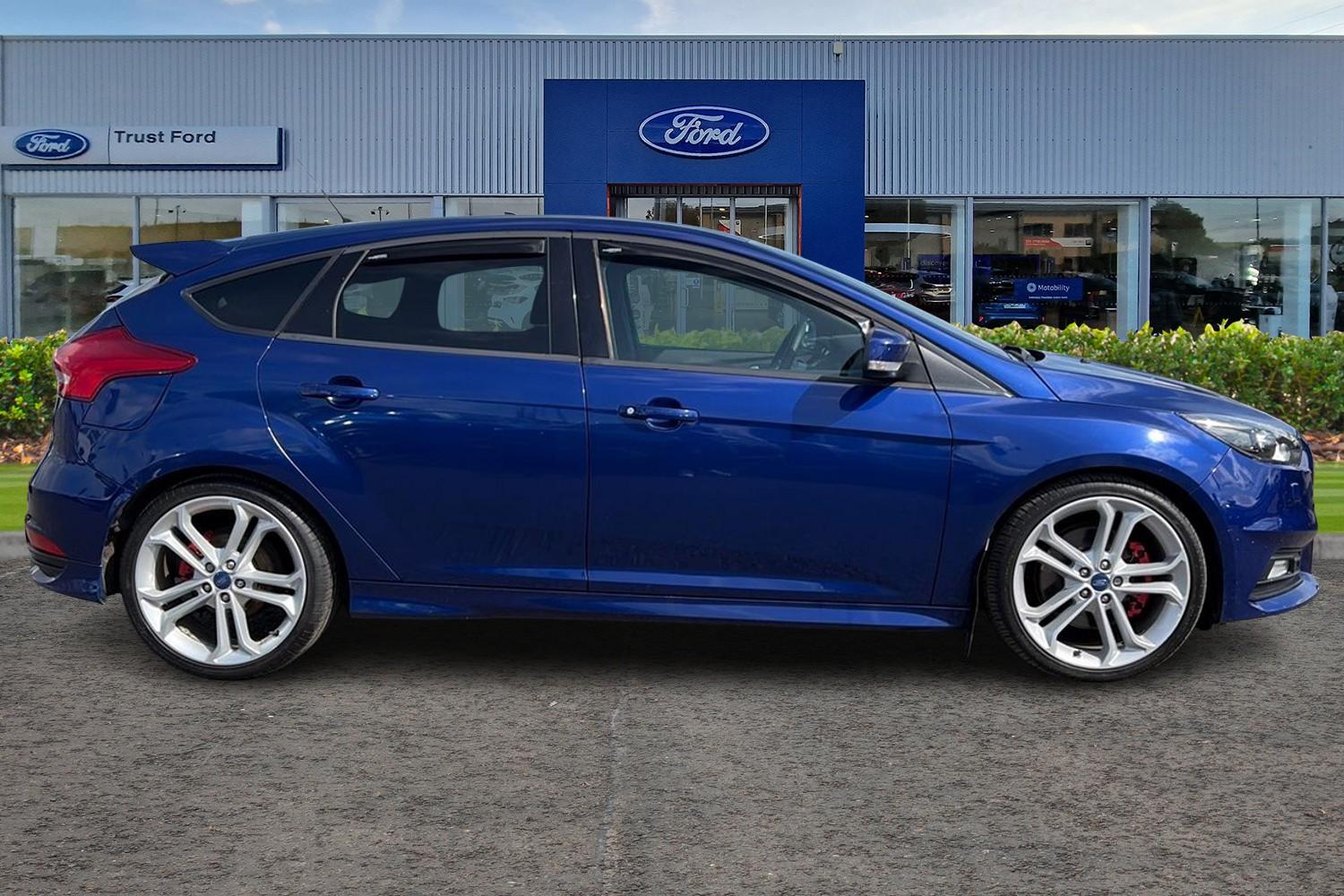 Ford Focus Photo 2