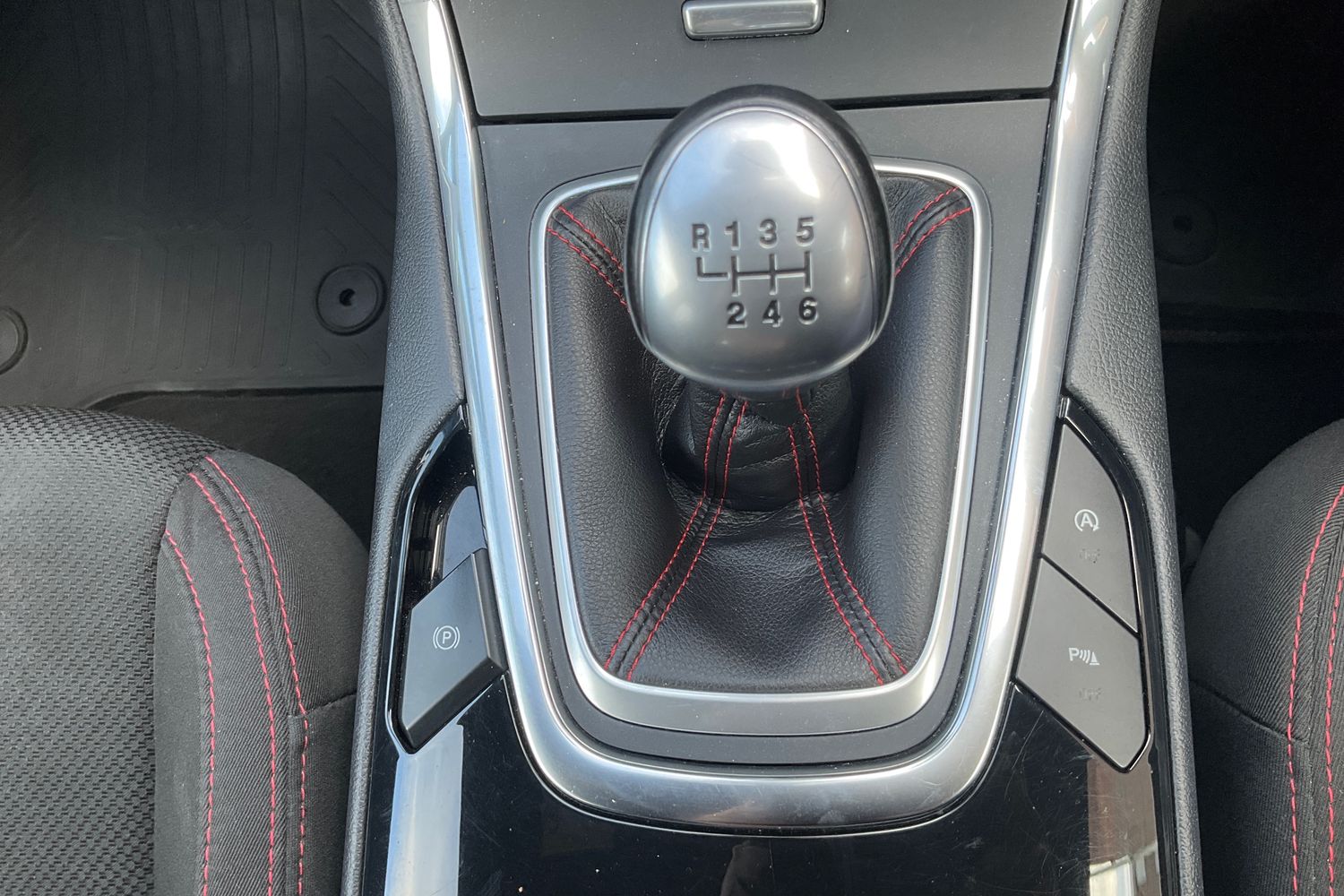 Ford S-MAX Photo 28
