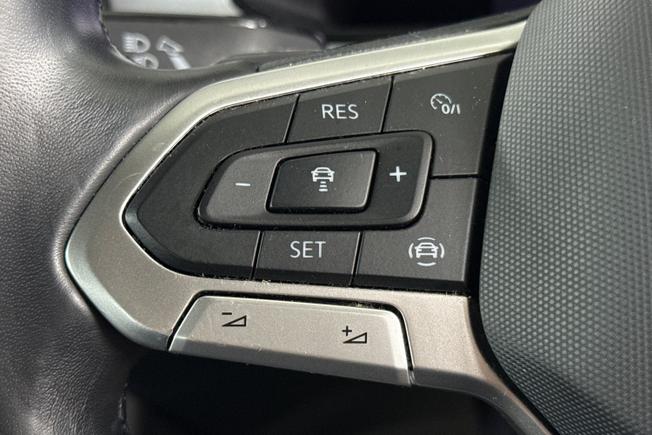 VOLKSWAGEN T-Roc Photo 16