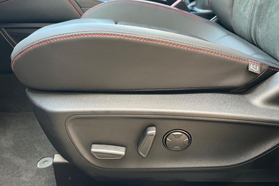 Ford KUGA Photo autoimg-de2f8250aba8f4c57bdc275319b547bc8ddcf971.jpg