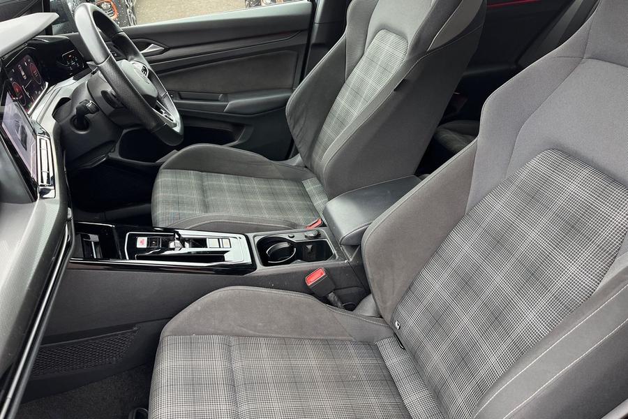 Volkswagen GOLF Photo autoimg-de2fba90127f6b1899fd2d42eafc0b492c68b2d3.jpg