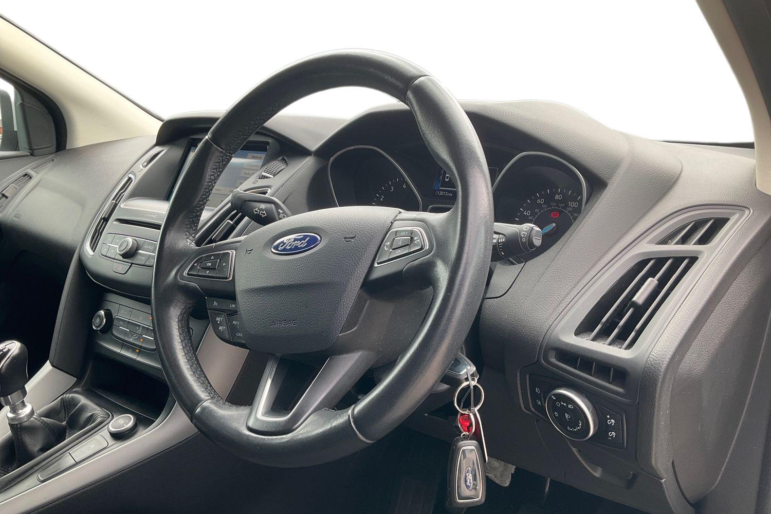 Ford FOCUS Photo 8