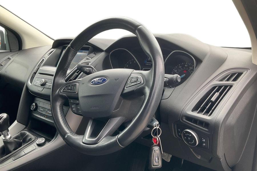 Ford FOCUS Photo autoimg-de36bfed49715ec0cb0f7ce37539dcd07792ba43.jpg