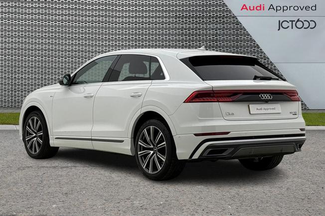 AUDI Q8 Photo 3