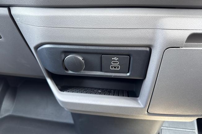 VOLKSWAGEN E-Transporter Photo 41