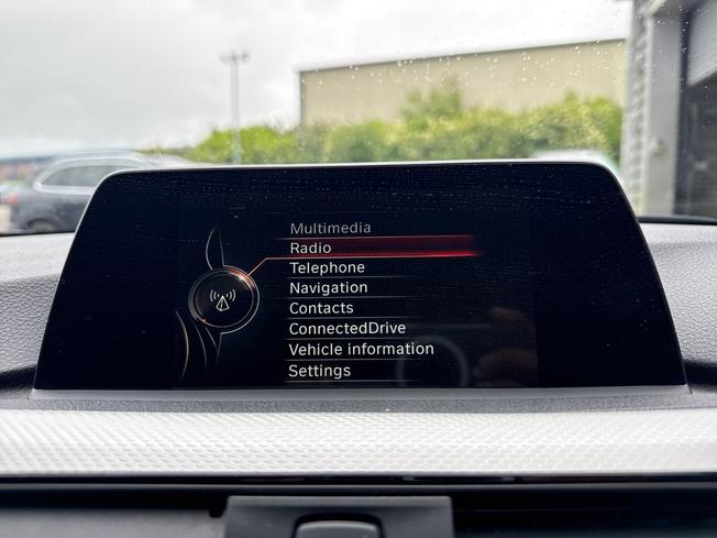 BMW 3 Series Photo 13