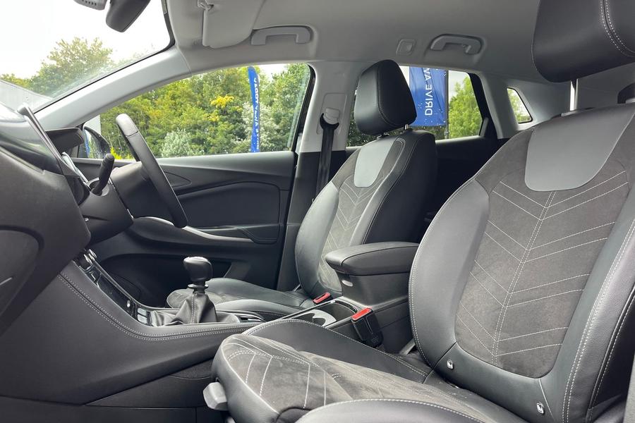 Vauxhall GRANDLAND Photo autoimg-de409b26f89a279f1bb6891085e4f565017bfb3e.jpg