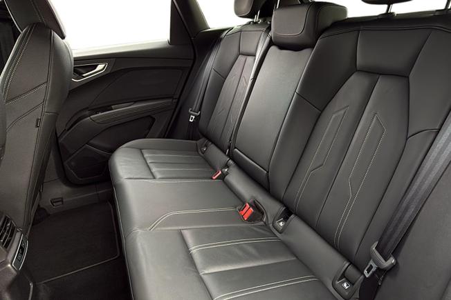 Audi Q4 e-tron Photo 9