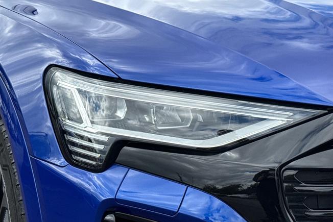AUDI Q8 E-Tron Photo 19