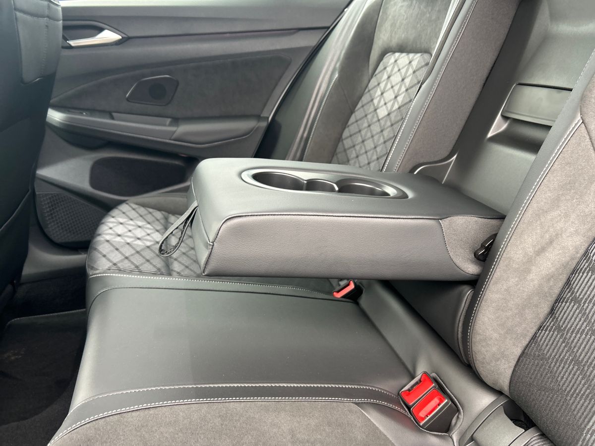 Volkswagen Golf Photo autoimg-de47ebc2c9ab23986109eb27c4390415505e30d8.jpg