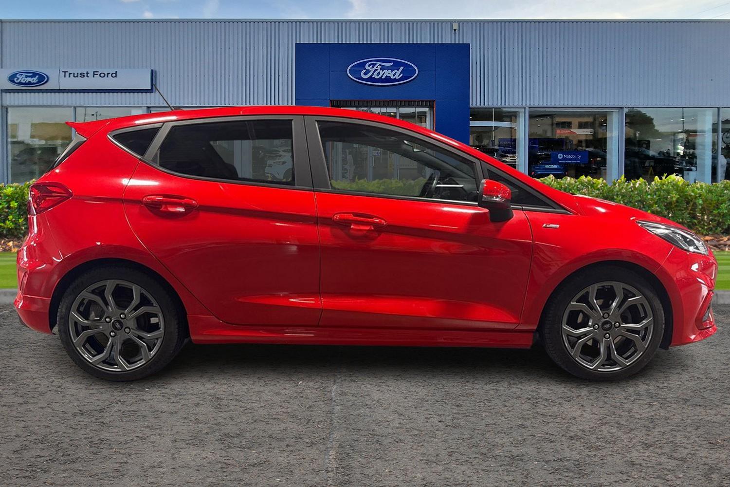 Ford FIESTA Photo 2