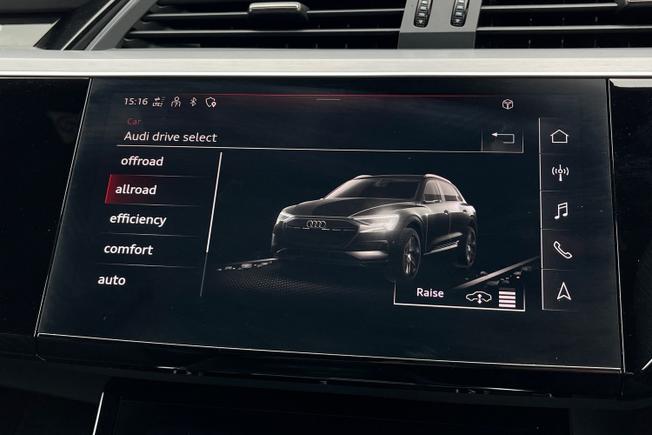 AUDI e-tron Photo 34