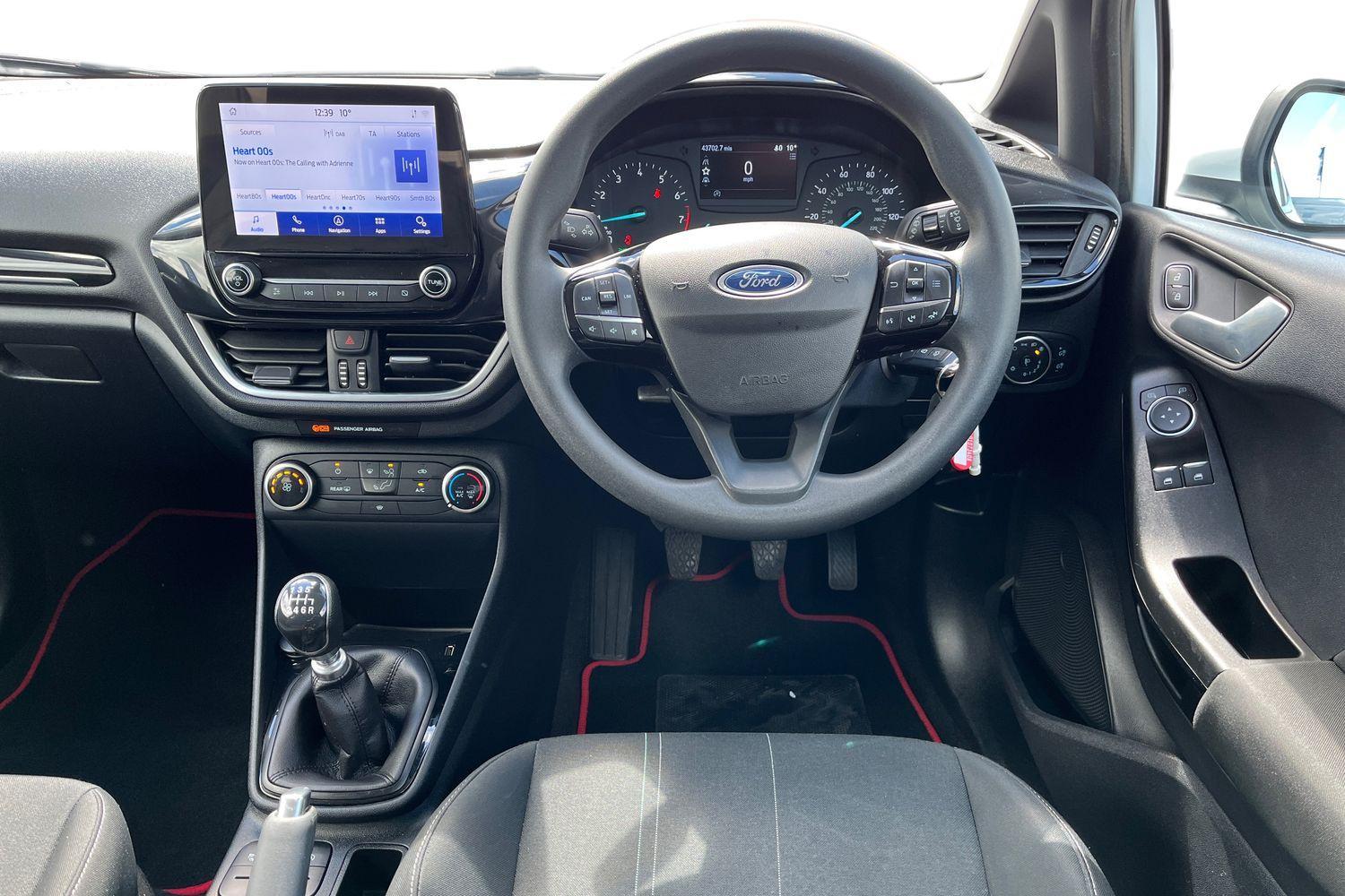 Ford FIESTA Photo 10