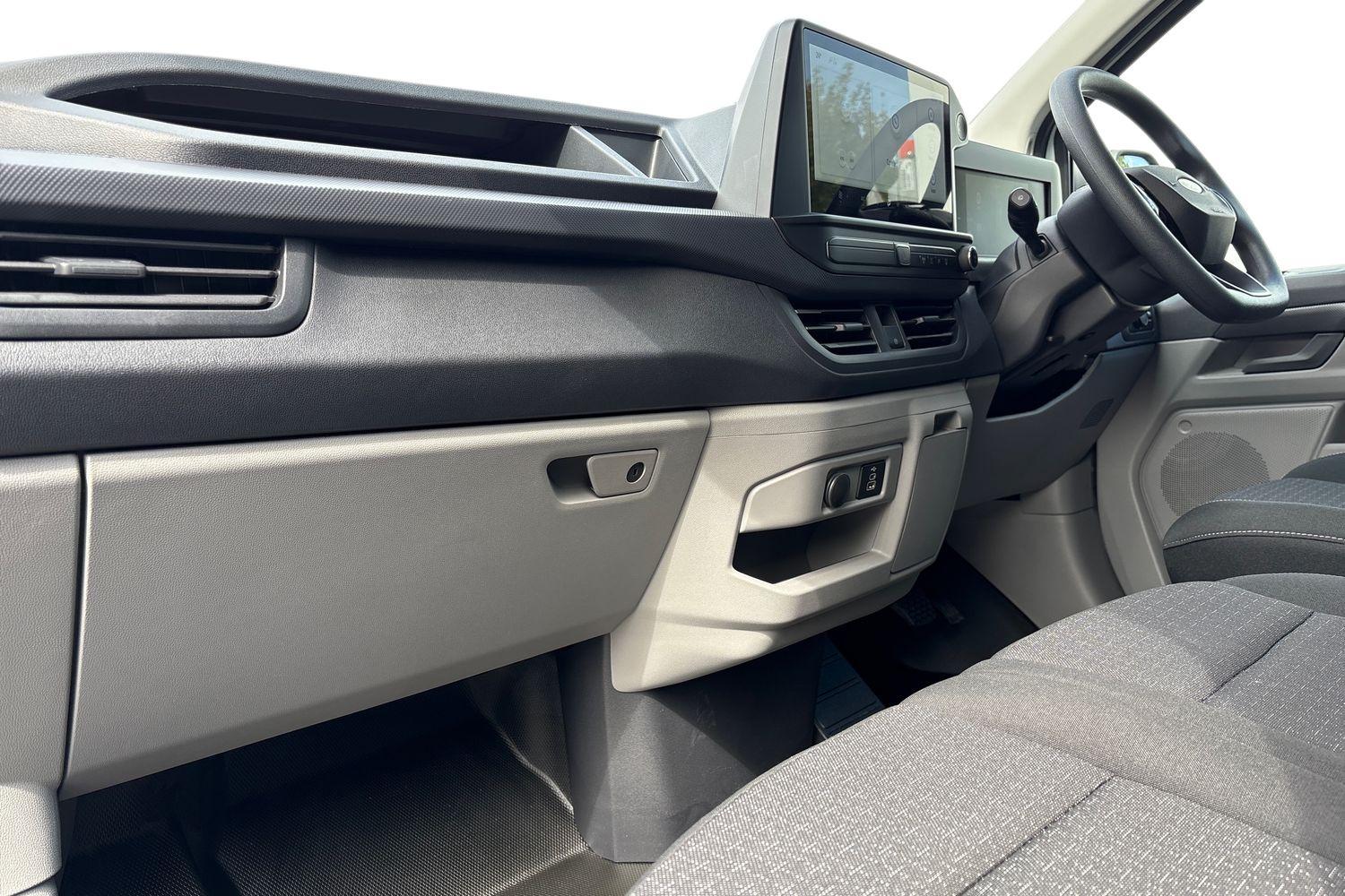 Ford E-TRANSIT CUSTOM Photo 2