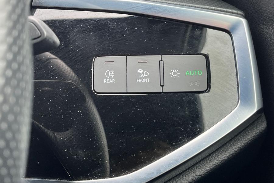 Audi Q3 Photo autoimg-de568eb754f6c03e3a62a5335d88deaccd613466.jpg