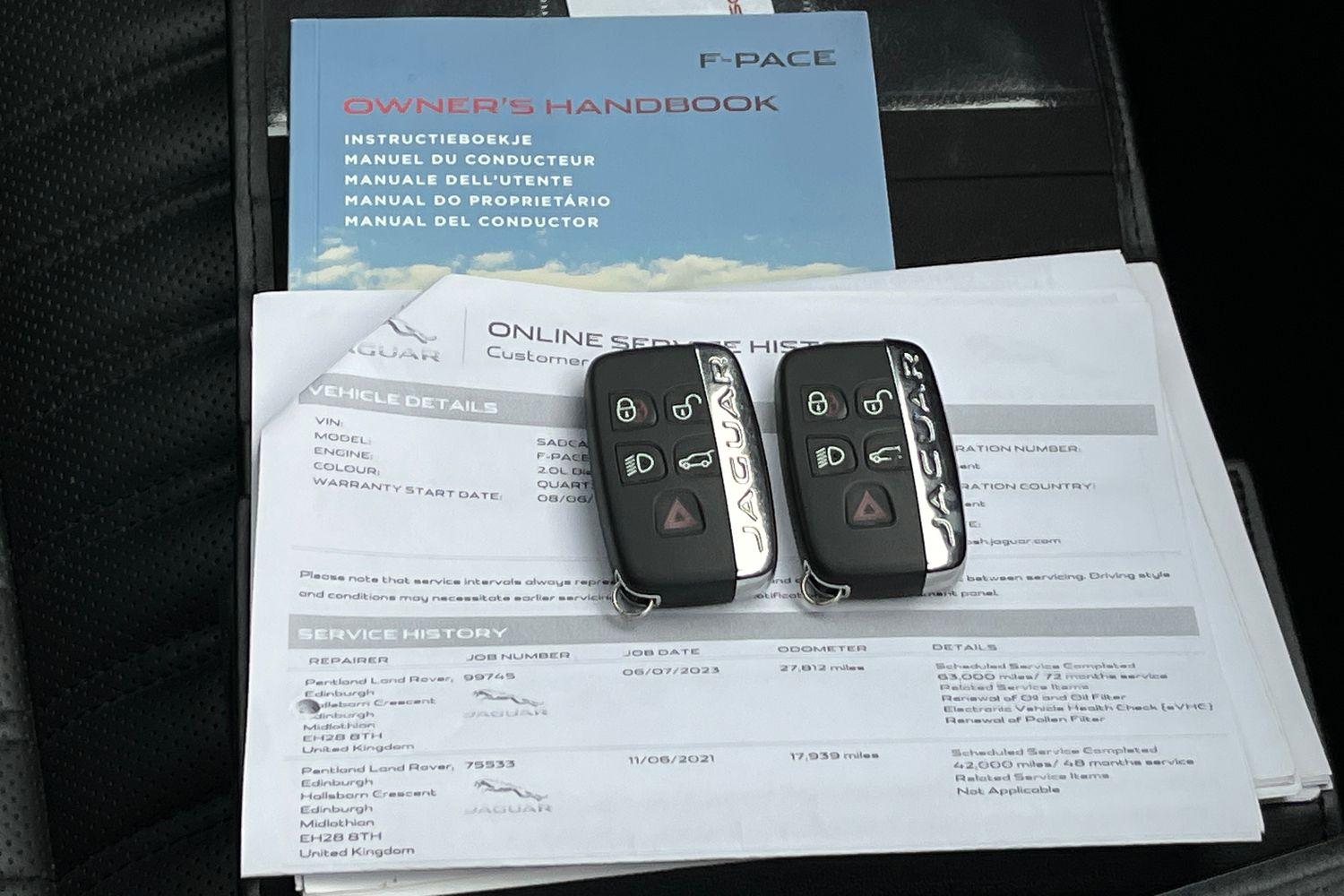 Jaguar F-PACE Photo 21
