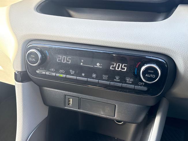 TOYOTA Yaris Photo 55