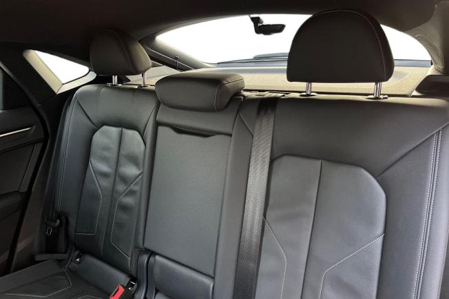 AUDI Q3 Photo 9