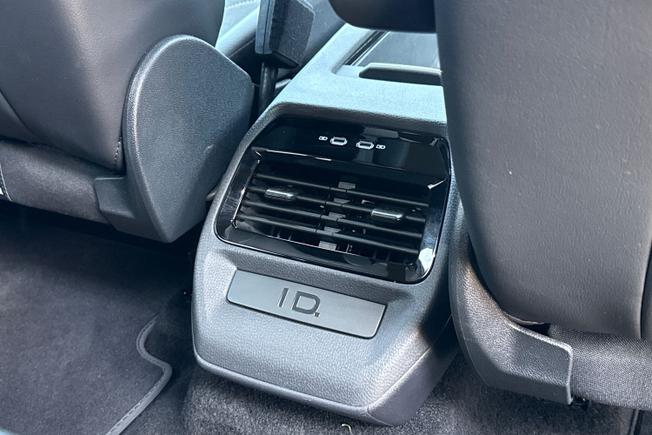 VOLKSWAGEN ID.4 Photo 48