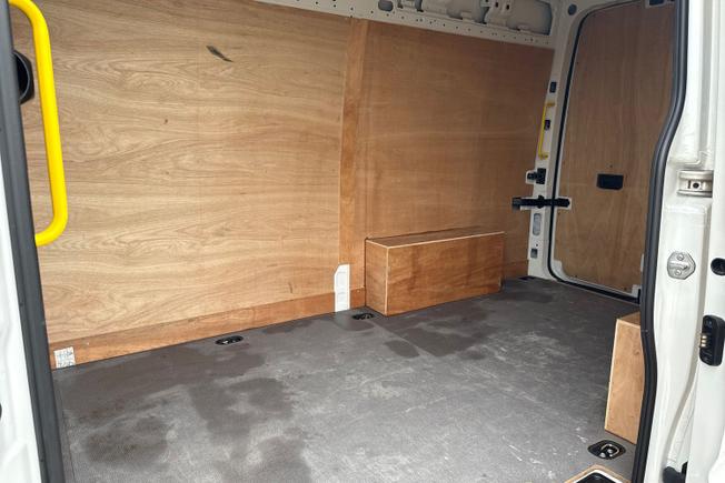 VOLKSWAGEN Crafter Photo 9