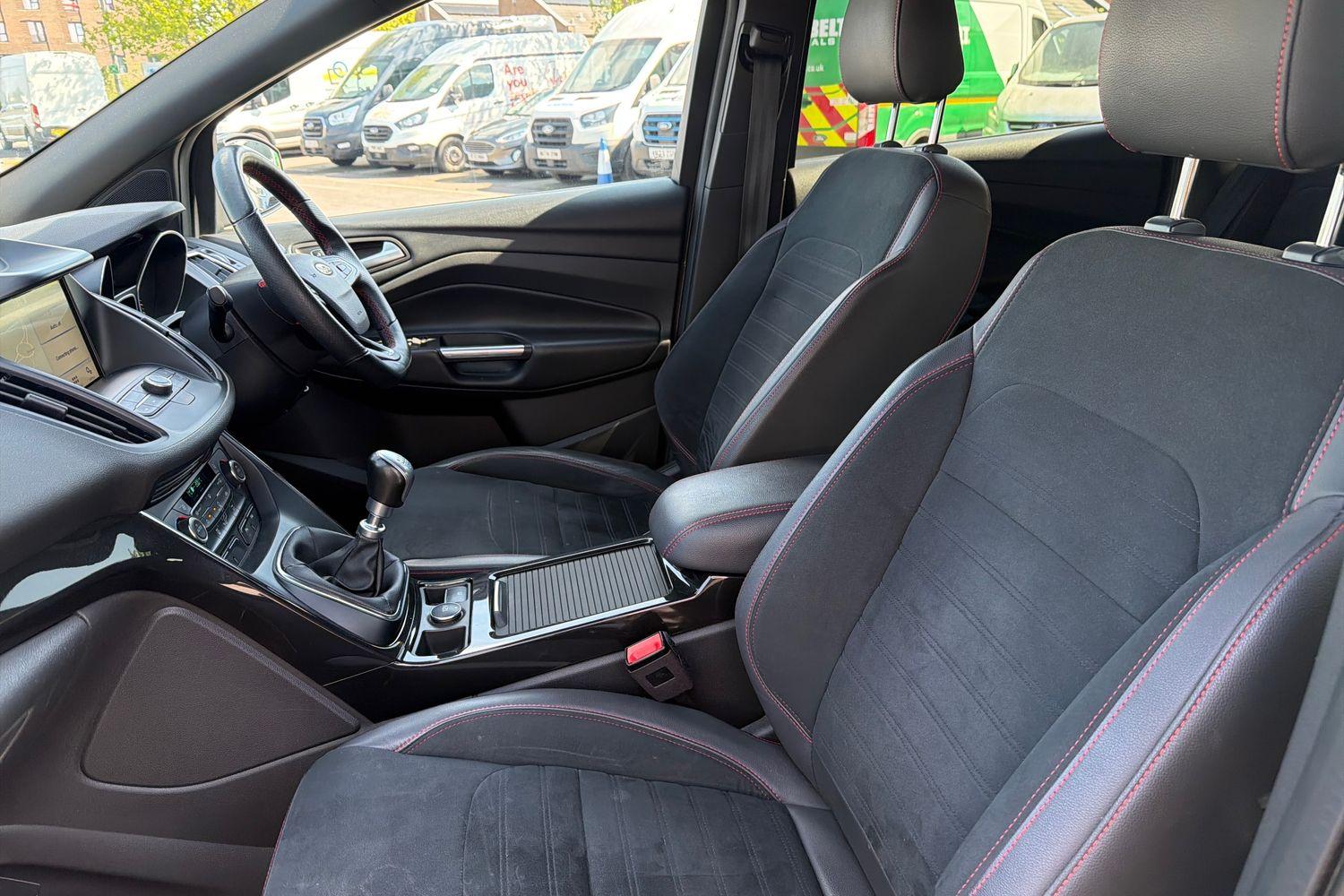 Ford KUGA Photo 18