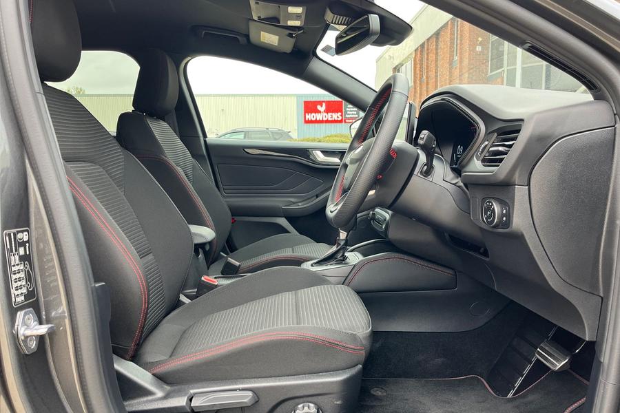 Ford Focus Photo autoimg-de670d821fe3a0a9bf7727825a8b05b9f44d9f3e.jpg