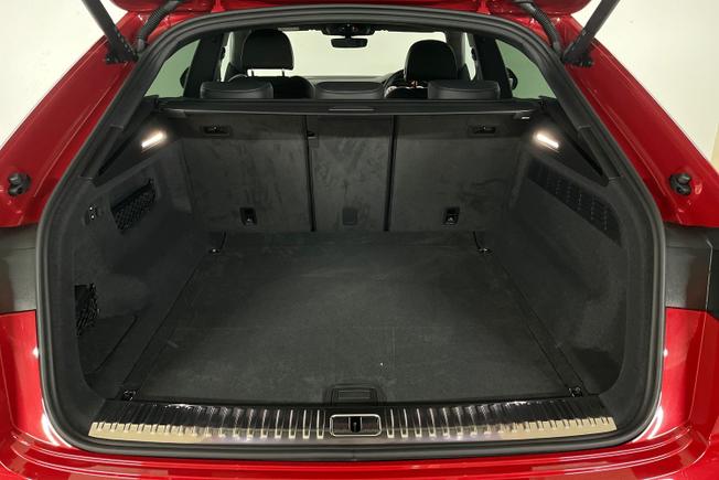 AUDI Q8 Photo 12