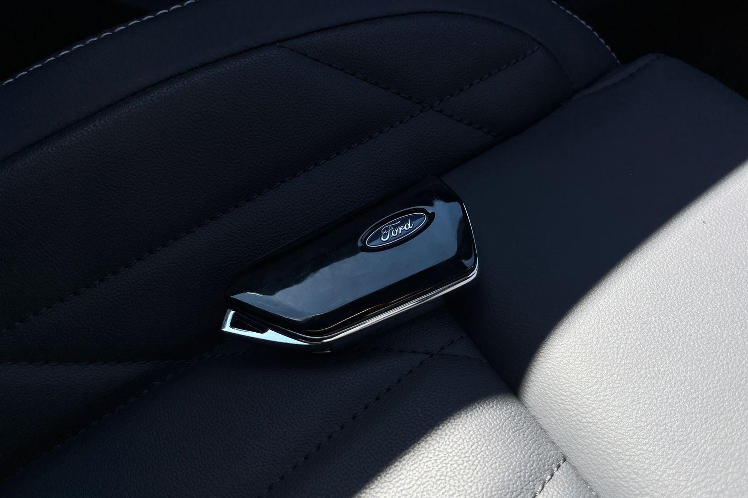 Ford Explorer Photo 21
