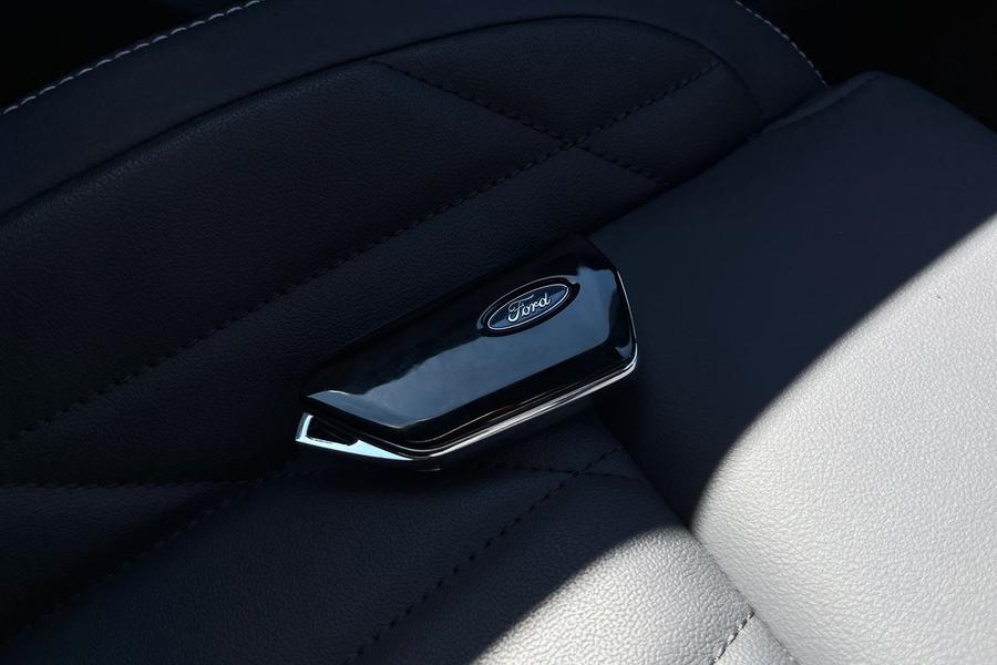 Ford Explorer Photo autoimg-de6f6a38c15cbd67b79380f175c48cf55b958876.jpg