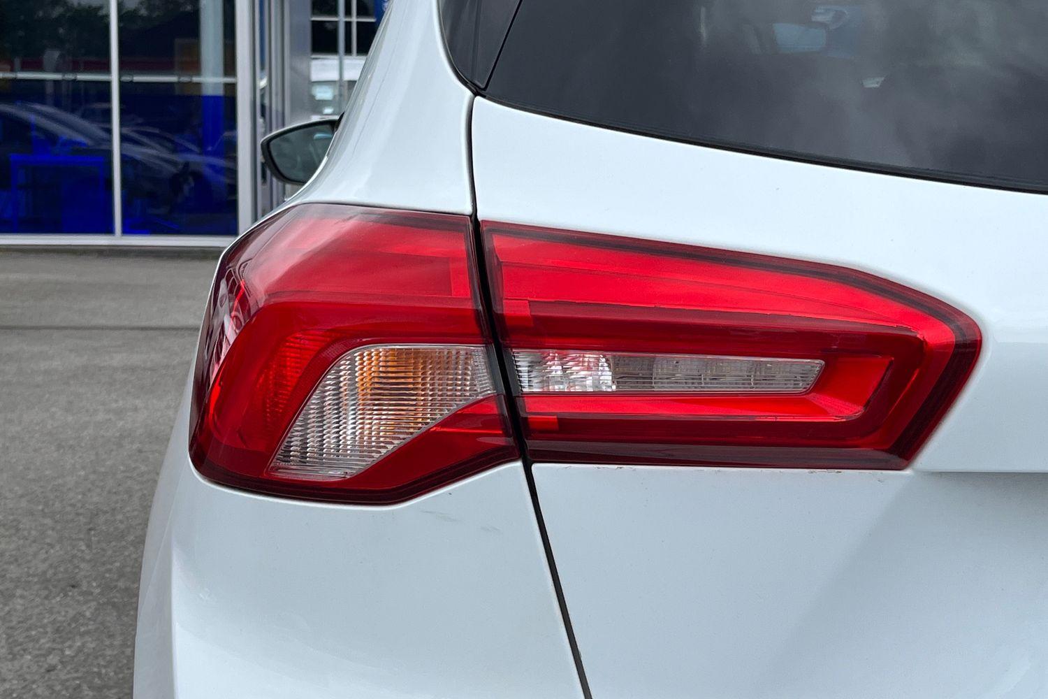 Ford FOCUS Photo 24