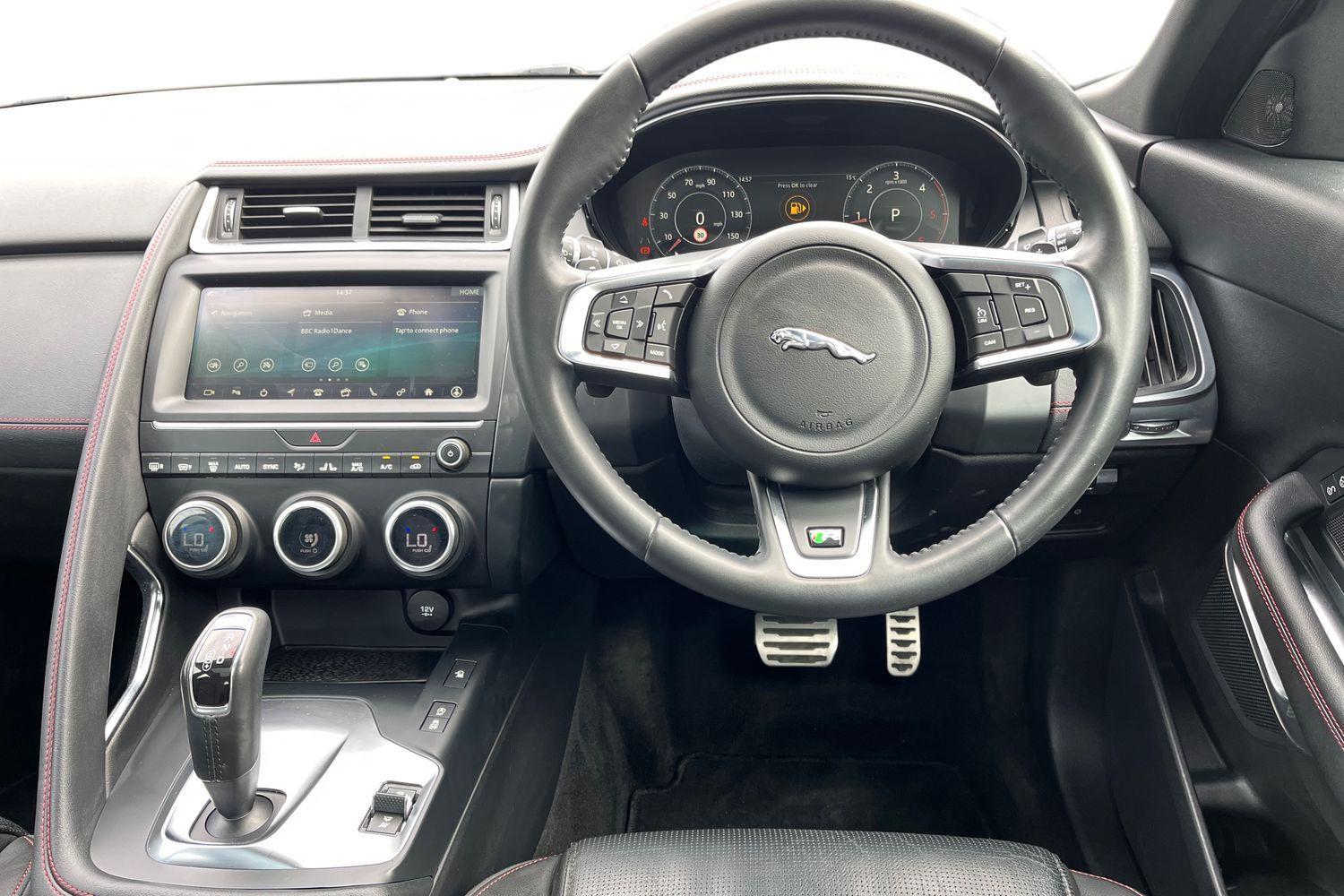 Jaguar E-PACE Photo 10