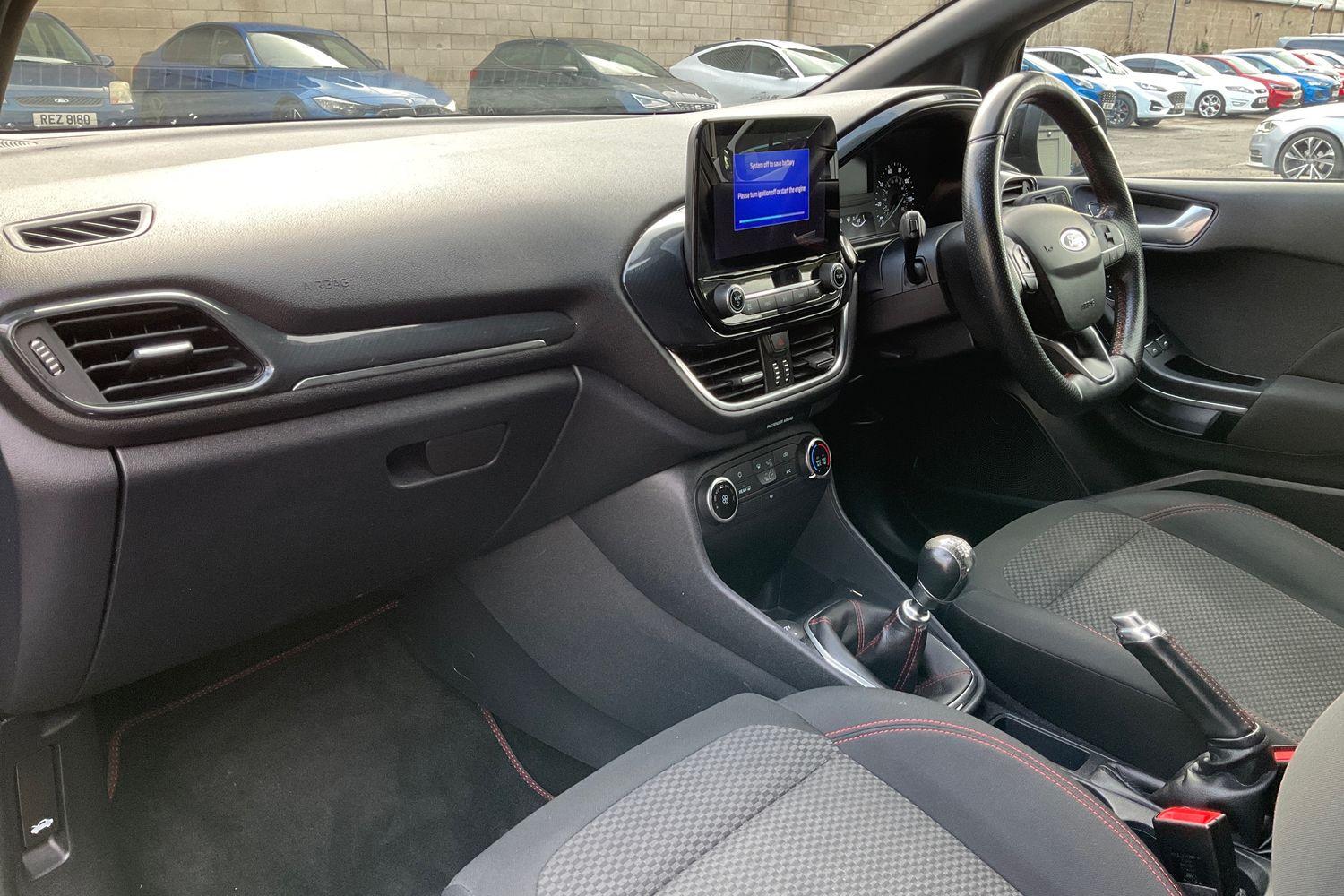 Ford FIESTA Photo 17