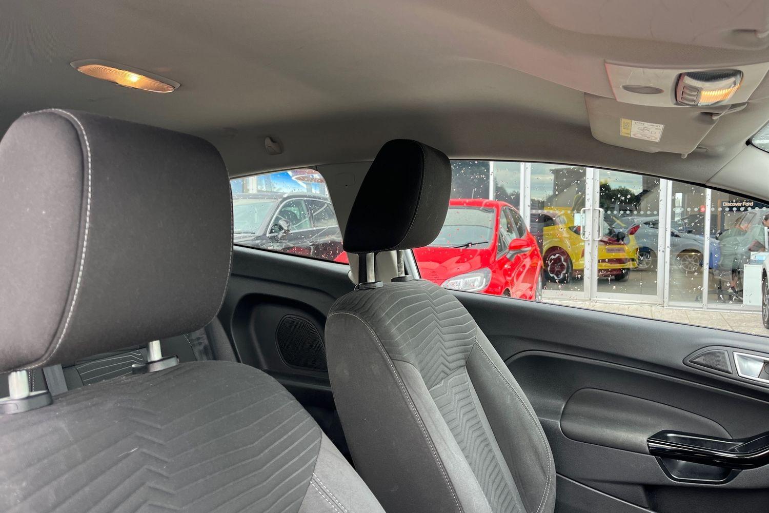 Ford FIESTA Photo 16