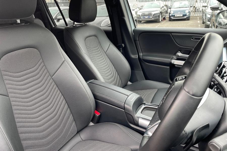 Mercedes-Benz GLB Photo autoimg-de812b257cba80e446a8a6c6a7977d6f9b58521f.jpg
