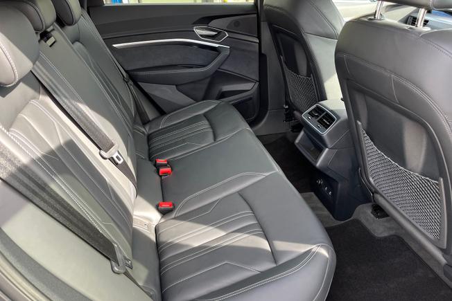 AUDI e-tron Photo 45