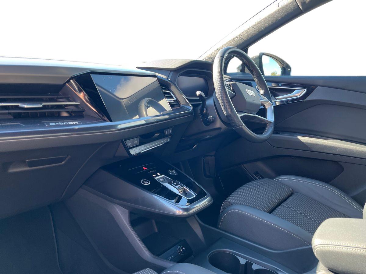 Audi Q4 e-tron Photo 2