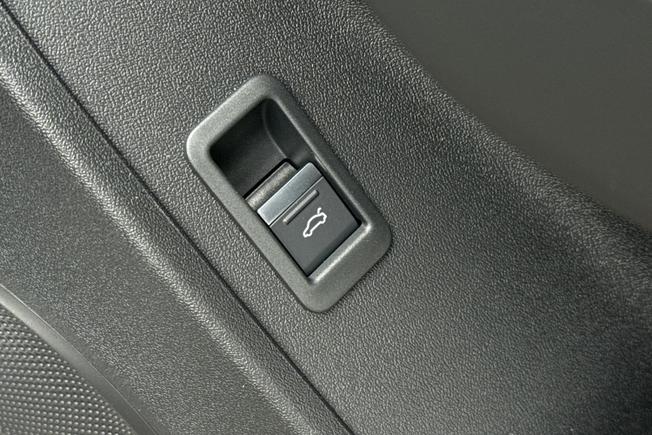 Audi Q3 SUV Photo 33