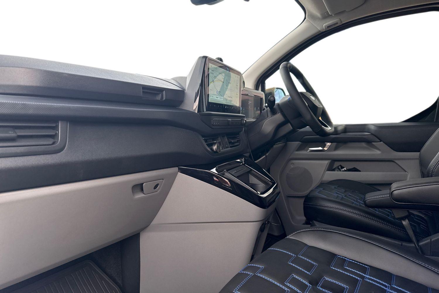 Ford TRANSIT CUSTOM Photo 2