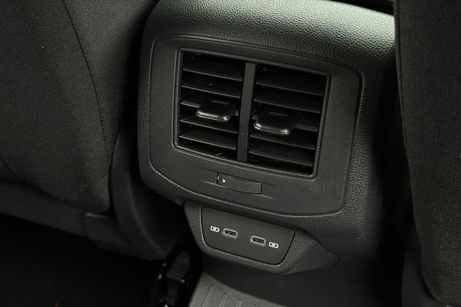 VOLKSWAGEN T-Roc Photo 38
